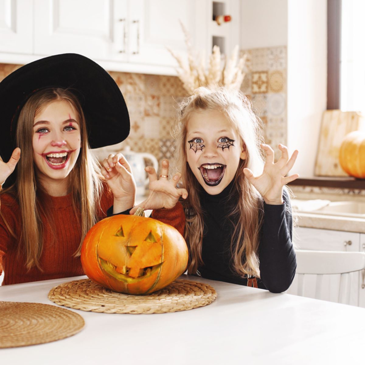 Download glam Up Your Halloween Look With Spooky Accessories